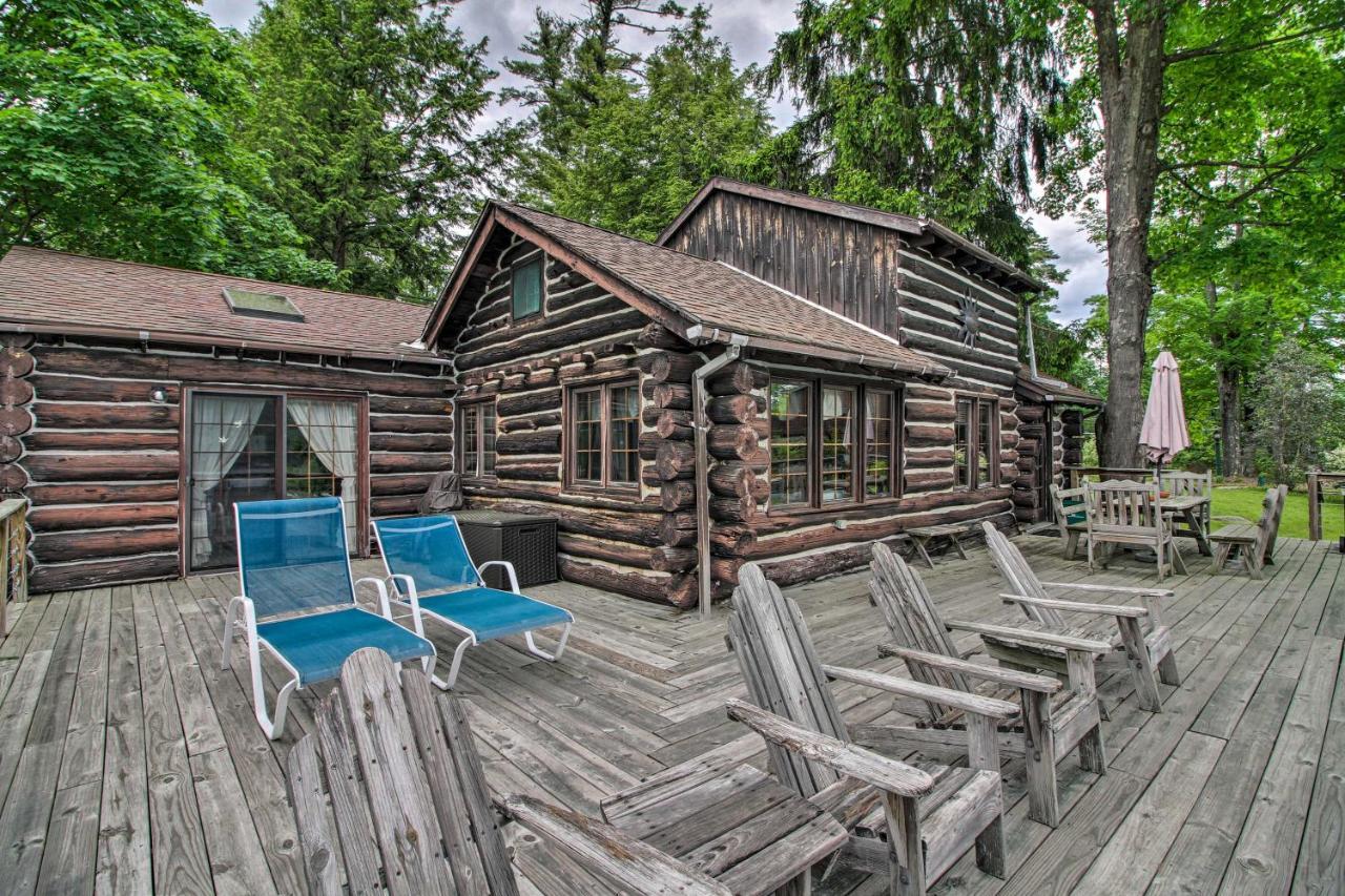Waterfront Lake George Cabin Walk To Water Екстер'єр фото