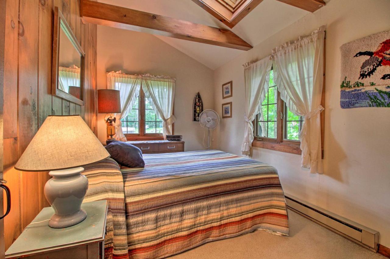Waterfront Lake George Cabin Walk To Water Екстер'єр фото