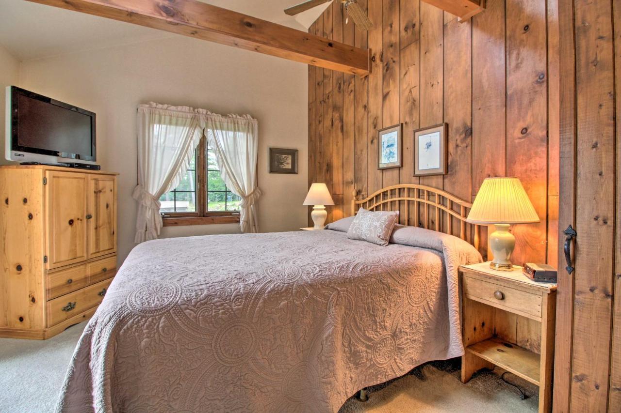 Waterfront Lake George Cabin Walk To Water Екстер'єр фото