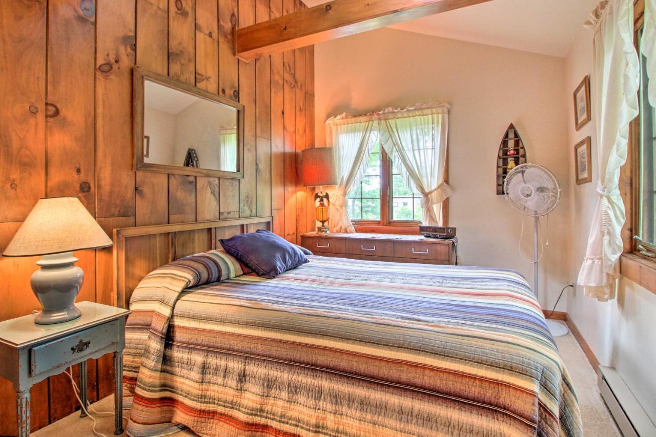 Waterfront Lake George Cabin Walk To Water Екстер'єр фото